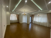 Satılır 4 otaqlı 240 m2 yeni tikili 28 May m.