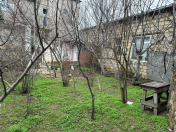 Satılır 5 otaqlı 120 m2 həyət evi İnşaatçılar m.