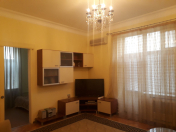 İcarəyə verilir 2 otaqlı 65 m2 köhnə tikili Azneft meydanı