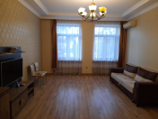 İcarəyə verilir 2 otaqlı 70 m2 köhnə tikili Zabitlər parkı