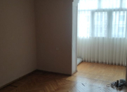 Satılır 2 otaqlı 32 m2 köhnə tikili Elmlər Akademiyası m.