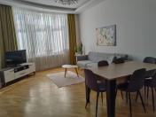 İcarəyə verilir 3 otaqlı 105 m2 yeni tikili Gənclik m.