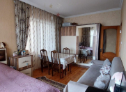 Satılır 1 otaqlı 45 m2 köhnə tikili Xalqlar Dostluğu m.