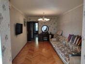 Satılır 3 otaqlı 42 m2 köhnə tikili Elmlər Akademiyası m.