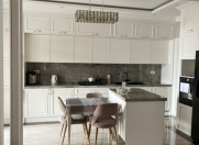 Satılır 4 otaqlı 171 m2 yeni tikili 28 May m.