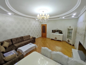 İcarəyə verilir 3 otaqlı 140 m2 yeni tikili Nizami m.