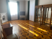 İcarəyə verilir 3 otaqlı 100 m2 köhnə tikili Sahil m.