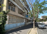 Satılır 4 otaqlı 100 m2 köhnə tikili Qara Qarayev m.