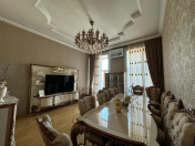 İcarəyə verilir 4 otaqlı 95 m2 köhnə tikili Sahil m.