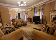 Satılır 4 otaqlı 130 m2 köhnə tikili Elmlər Akademiyası m.