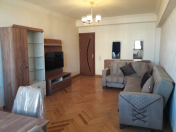 Satılır 3 otaqlı 90 m2 köhnə tikili Elmlər Akademiyası m.