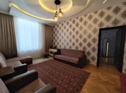 Satılır 3 otaqlı 70 m2 köhnə tikili Nizami m.