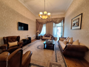 Satılır 5 otaqlı 175 m2 köhnə tikili Axundov bağı