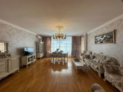 Satılır 4 otaqlı 180 m2 yeni tikili 8 Noyabr m.