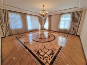 Satılır 4 otaqlı 190 m2 yeni tikili 28 May m.