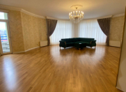 Satılır 4 otaqlı 200 m2 yeni tikili 28 May m.