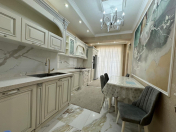 Satılır 4 otaqlı 135 m2 yeni tikili 28 May m.