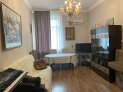 Satılır 3 otaqlı 85 m2 köhnə tikili Elmlər Akademiyası m.