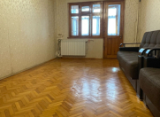 Satılır 2 otaqlı 70 m2 köhnə tikili Xalqlar Dostluğu m.