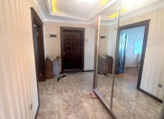 Satılır 3 otaqlı 100 m2 köhnə tikili Elmlər Akademiyası m.