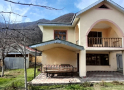 İcarəyə verilir 4 otaqlı 120 m2 həyət evi Qax