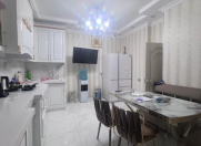 Satılır 8 otaqlı 350 m2 yeni tikili Four Seasons otel