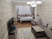 Satılır 4 otaqlı 90 m2 köhnə tikili İnşaatçılar m.