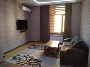 İcarəyə verilir 2 otaqlı 100 m2 köhnə tikili İçəri Şəhər m.