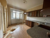 Satılır 2 otaqlı 60 m2 köhnə tikili Xalqlar Dostluğu m.