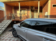 Satılır 8 otaqlı 200 m2 həyət evi İnşaatçılar m.