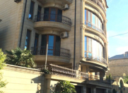 Satılır 15 otaqlı 800 m2 həyət evi Gənclik m.