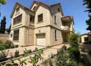 Satılır 9 otaqlı 600 m2 həyət evi Bakıxanov