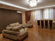 İcarəyə verilir 3 otaqlı 165 m2 yeni tikili 28 May m.