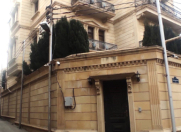 Satılır 7 otaqlı 700 m2 villa Tibb Universiteti