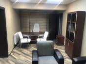 İcarəyə verilir 2 otaqlı 68 m2 ofis 8 Noyabr m.