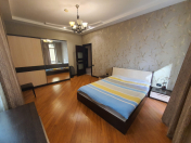 İcarəyə verilir 3 otaqlı 135 m2 yeni tikili Nizami m.