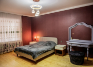 İcarəyə verilir 5 otaqlı 200 m2 həyət evi Şəki