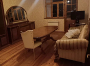 Satılır 3 otaqlı 90 m2 köhnə tikili 3 mkr