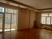 Satılır 3 otaqlı 130 m2 yeni tikili Elmlər Akademiyası m.