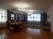 Satılır 4 otaqlı 125 m2 köhnə tikili Gənclik m.