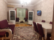 Satılır 2 otaqlı 56 m2 köhnə tikili Elmlər Akademiyası m.