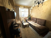 Satılır 1 otaqlı 45 m2 köhnə tikili Xalqlar Dostluğu m.