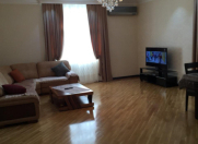 İcarəyə verilir 3 otaqlı 150 m2 yeni tikili Bakı Dövlət Universiteti