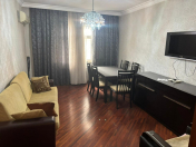 Satılır 4 otaqlı 100 m2 köhnə tikili 8 Noyabr m.
