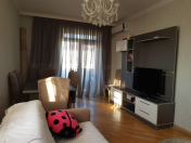 İcarəyə verilir 2 otaqlı 70 m2 köhnə tikili Xalqlar Dostluğu m.