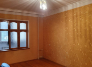 Satılır 4 otaqlı 110 m2 köhnə tikili İnşaatçılar m.