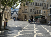 Satılır 5 otaqlı 250 m2 köhnə tikili Sahil m.