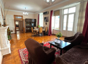 Satılır 4 otaqlı 184 m2 köhnə tikili Axundov bağı