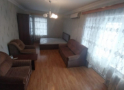 İcarəyə verilir 1 otaqlı 40 m2 köhnə tikili Şah İsmayıl Xətai m.