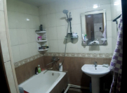 Satılır 2 otaqlı 65 m2 köhnə tikili Xalqlar Dostluğu m.